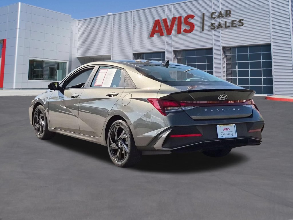 Used 2026 Hyundai Elantra Sport FWD image 9