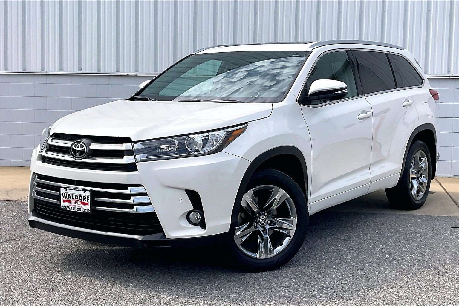 Used 2018 Toyota Highlander Limited Platinum AWD/4WD image 2