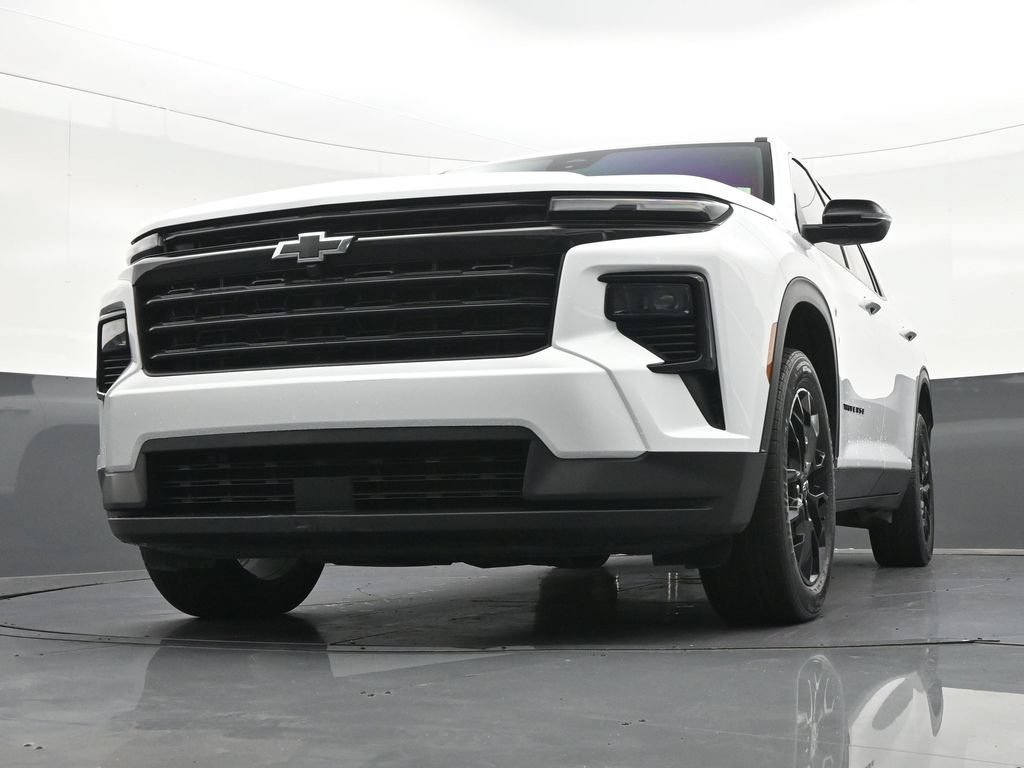Used 2025 Chevrolet Traverse LT w/ Midnight/Sport Edition FWD image 31