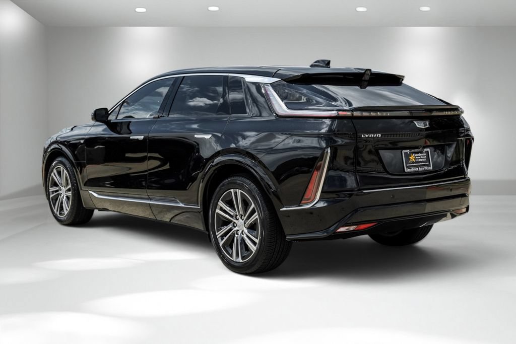 Used 2023 Cadillac Lyriq AWD image 11