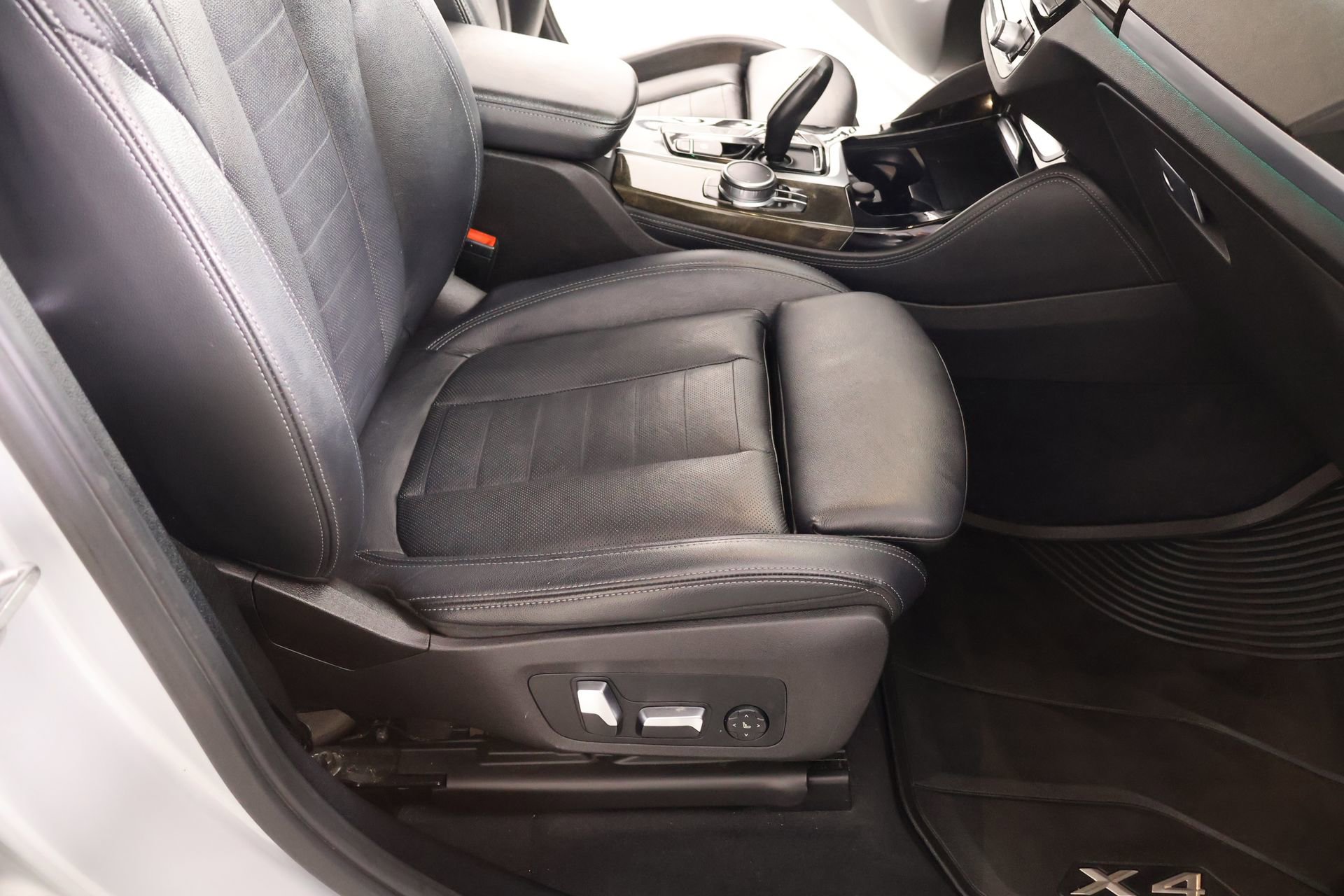 Used 2019 BMW X4 xDrive30i w/ M Sport Package 2 image 14