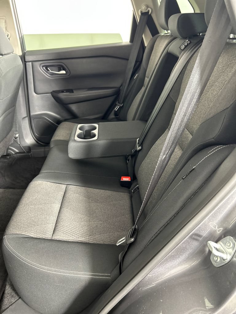 Used 2024 Nissan Rogue SV FWD image 17