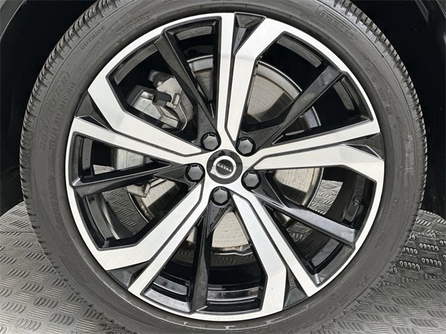 Certified 2023 Volvo XC60 B6 Ultimate w/ Climate Package image 10