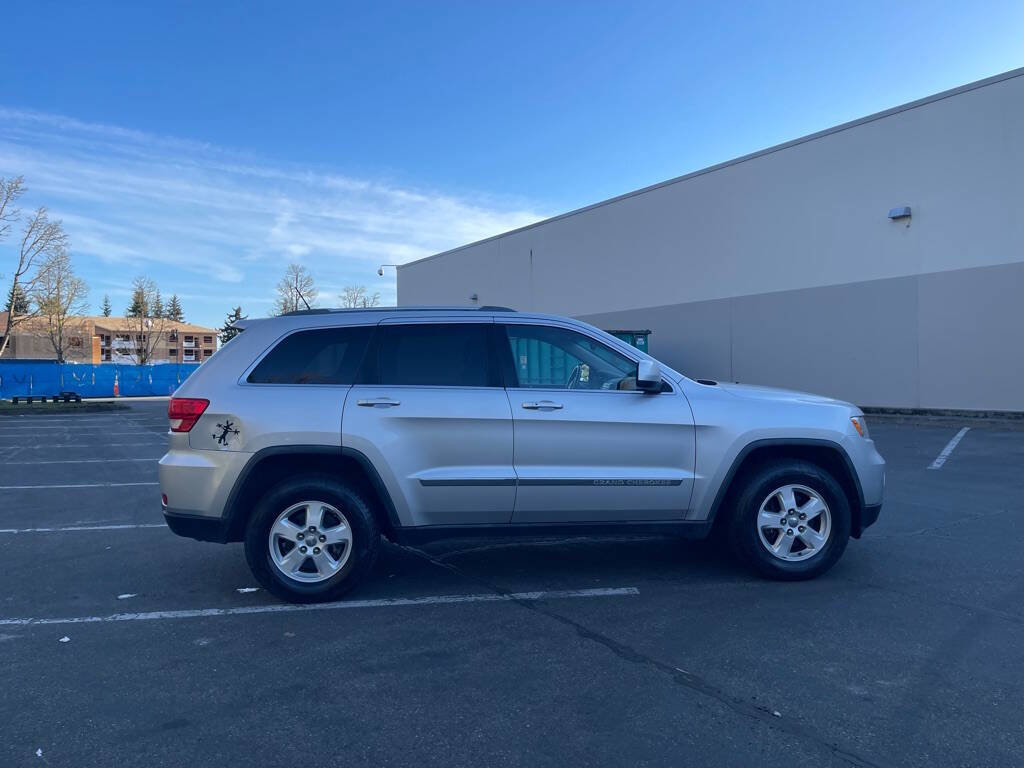 Used 2011 Jeep Grand Cherokee Laredo AWD/4WD image 6