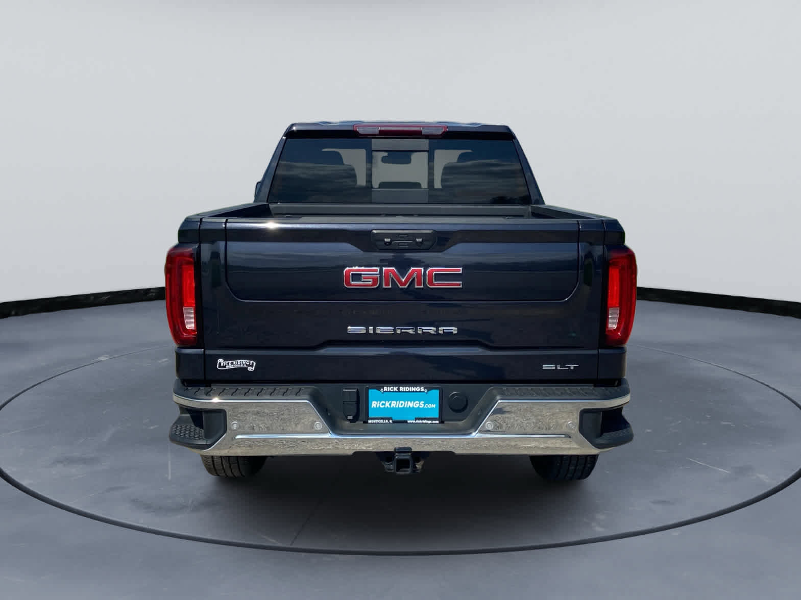 Used 2024 GMC Sierra 1500 SLT w/ SLT Premium Plus Package RWD image 8