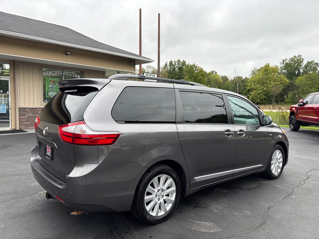 Used 2017 Toyota Sienna XLE Premium AWD/4WD image 7