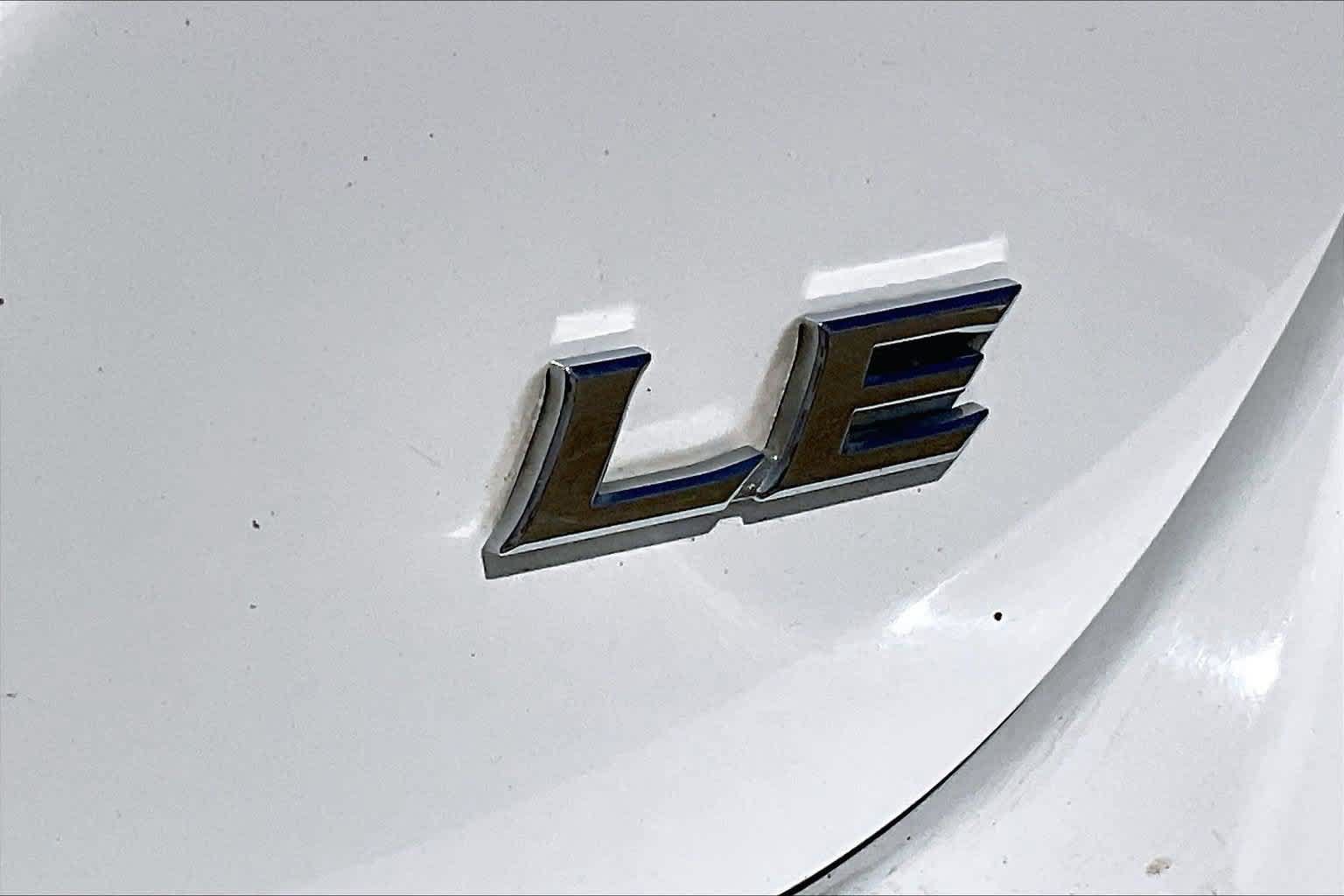 Used 2021 Toyota Camry LE FWD image 7