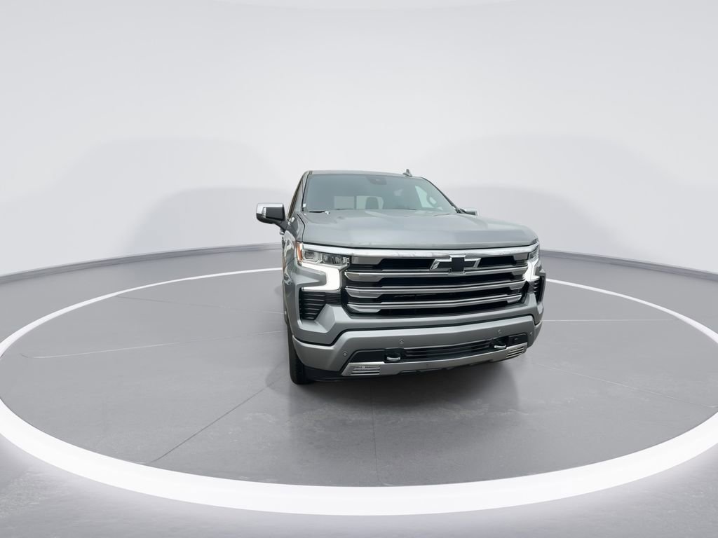 Used 2025 Chevrolet Silverado 1500 High Country w/ High Country Premium Package AWD/4WD image 3