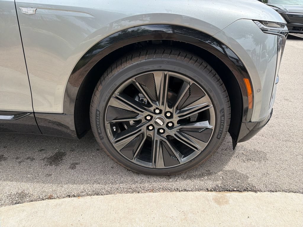 New 2026 Cadillac Lyriq Signature Sport w/ LPO, Floor Liner Package RWD image 15