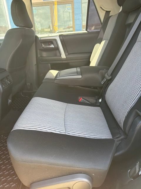 Used 2022 Toyota 4Runner SR5 AWD/4WD image 9