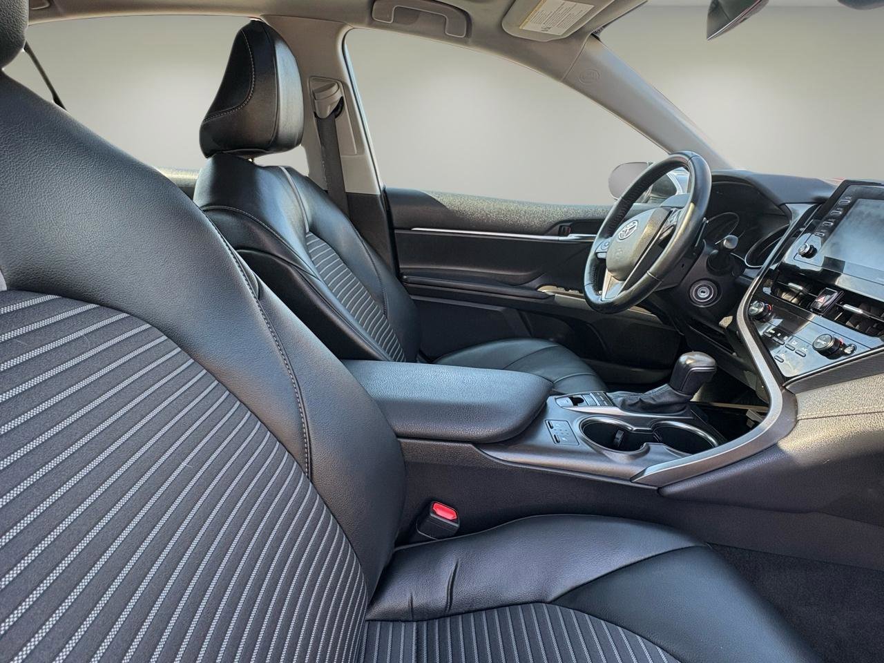 Used 2022 Toyota Camry SE w/ Cold Weather Package image 42