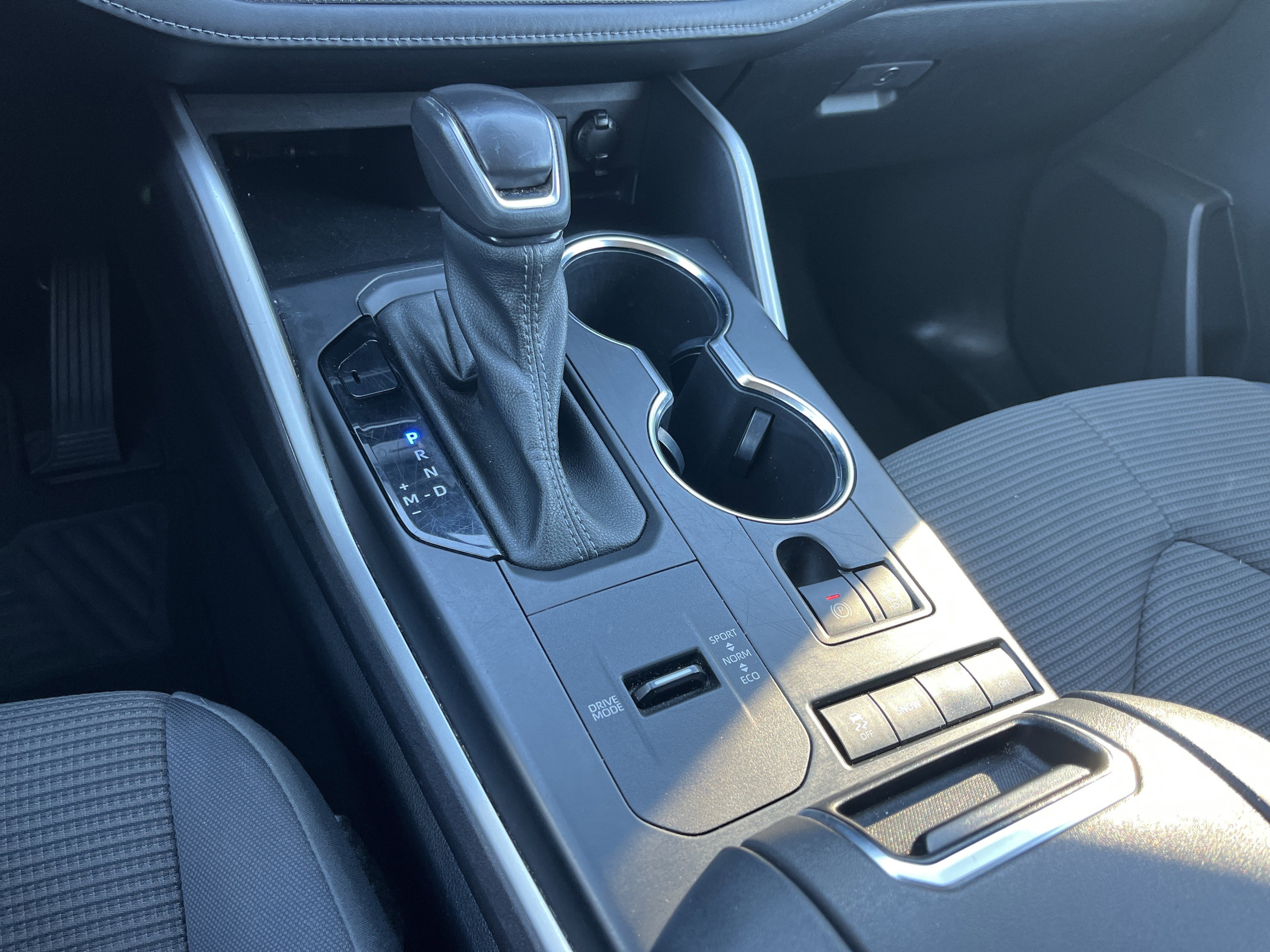 Used 2022 Toyota Highlander LE image 10