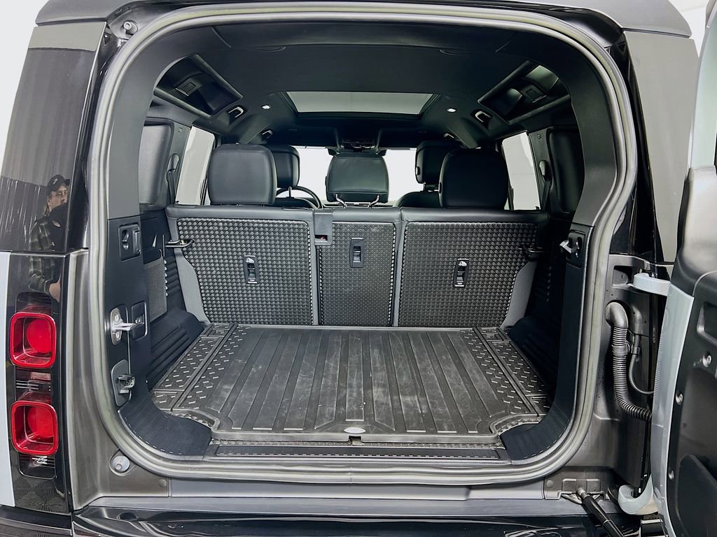 Used 2023 Land Rover Defender 110 X-Dynamic SE image 28