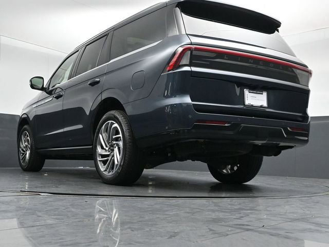 Certified 2025 Lincoln Navigator Reserve AWD/4WD image 46