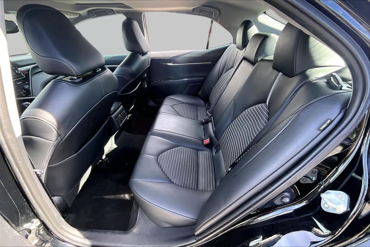 Used 2021 Toyota Camry SE w/ Cold Weather Package FWD image 20