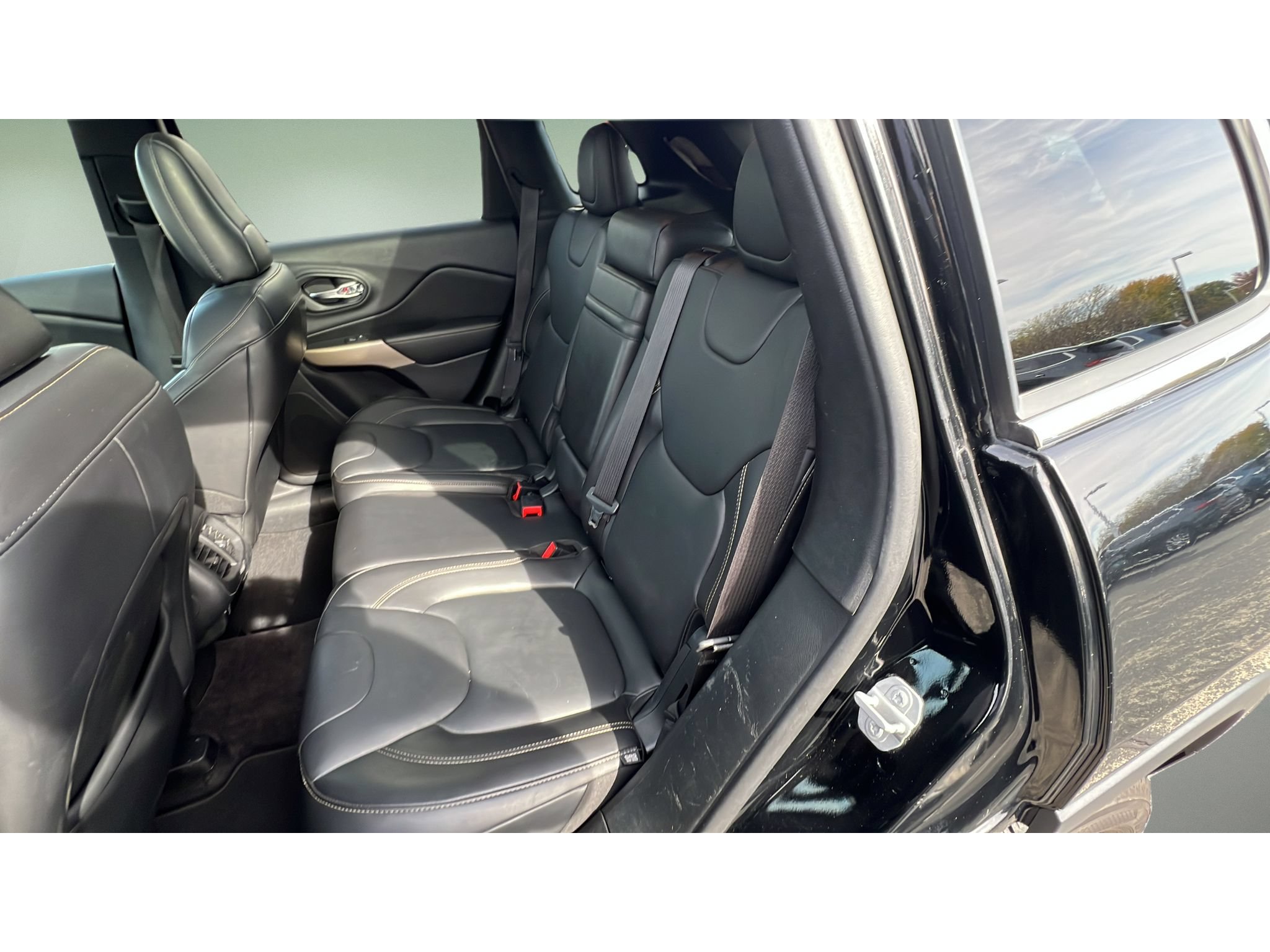 Used 2018 Jeep Cherokee Limited AWD/4WD image 28