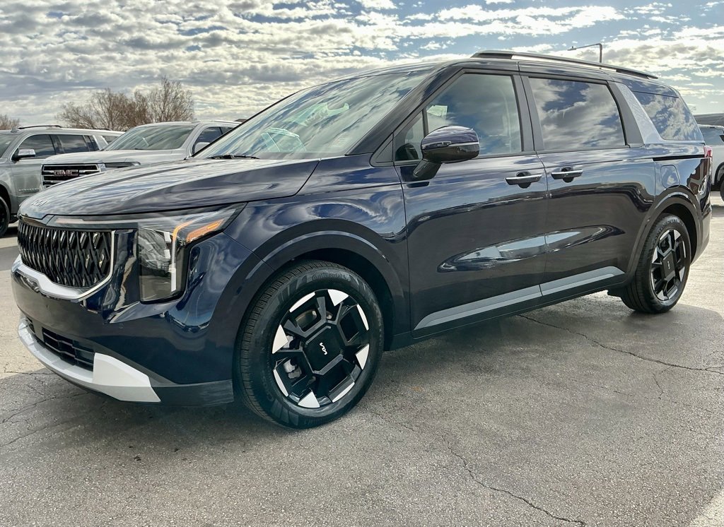 Used 2025 Kia Carnival EX image 7