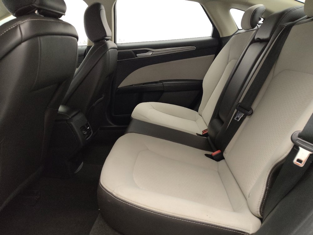 Used 2020 Ford Fusion SE w/ Equipment Group 151A FWD image 18