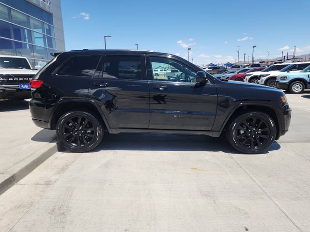 Used 2017 Jeep Grand Cherokee Altitude RWD image 4