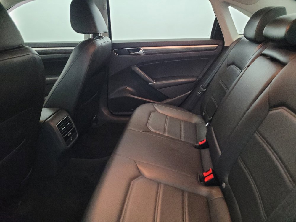 Used 2018 Volkswagen Passat 2.0T SE FWD image 18