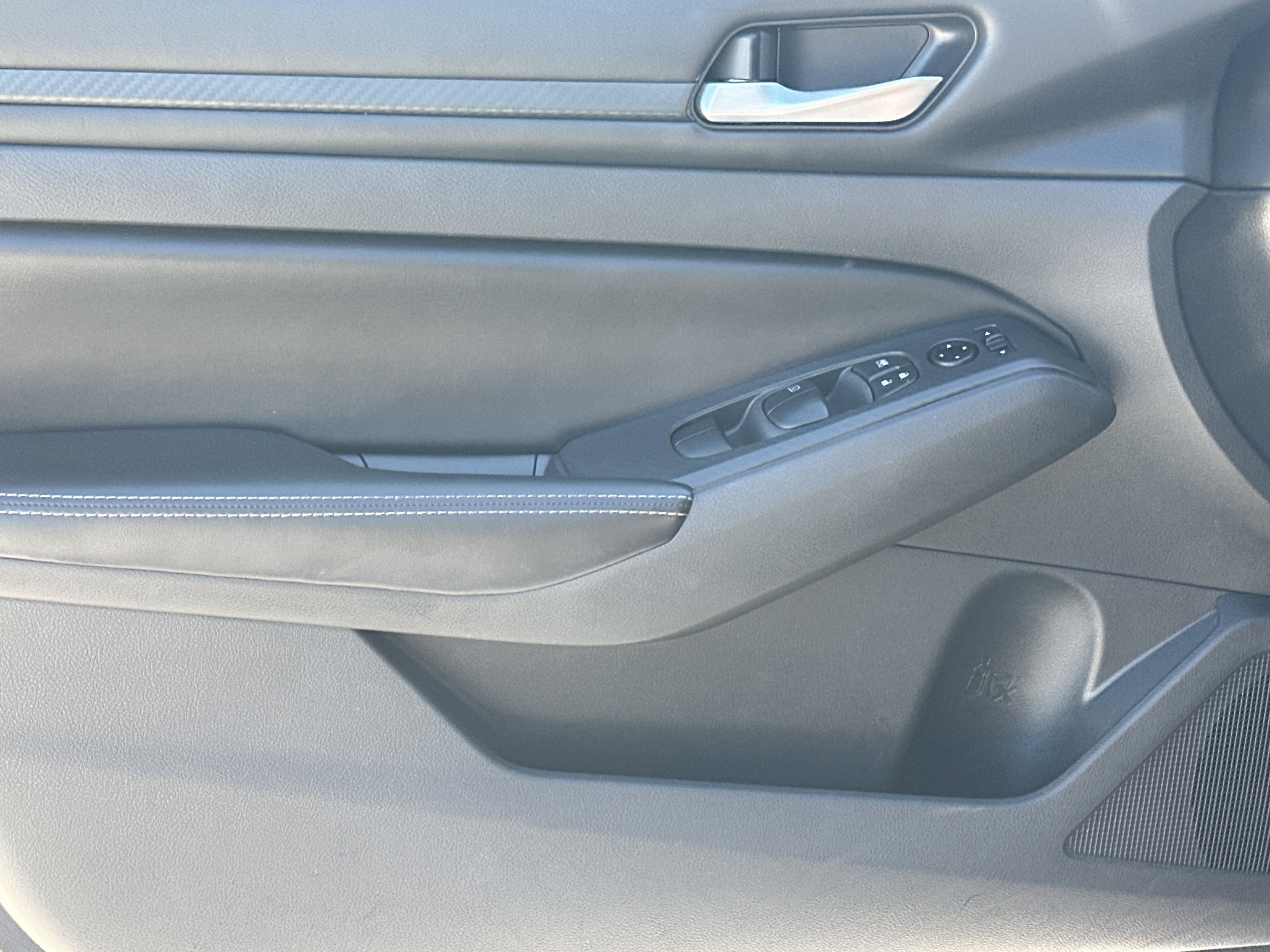 Used 2024 Nissan Altima 2.5 SV image 10