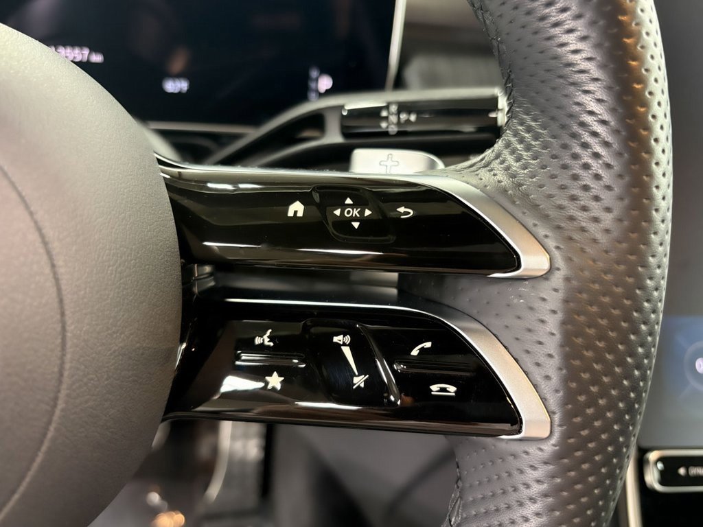 Used 2025 Mercedes-Benz GLC 350e 4MATIC w/ AMG Line image 13