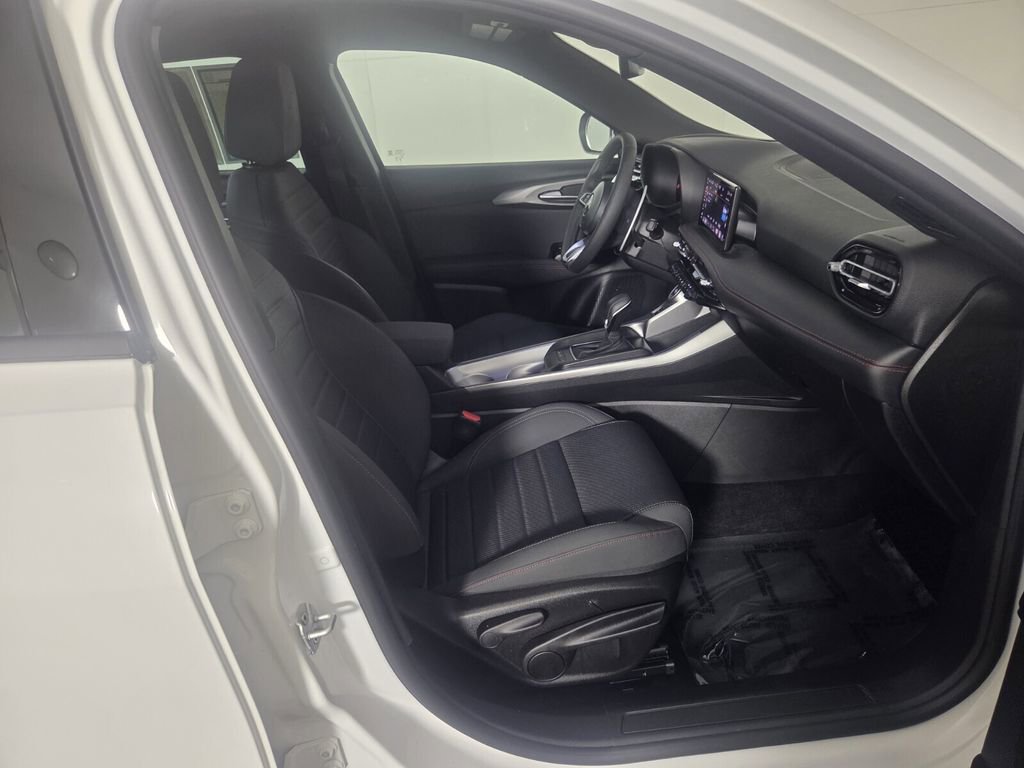 Certified 2025 Dodge Hornet R/T image 31