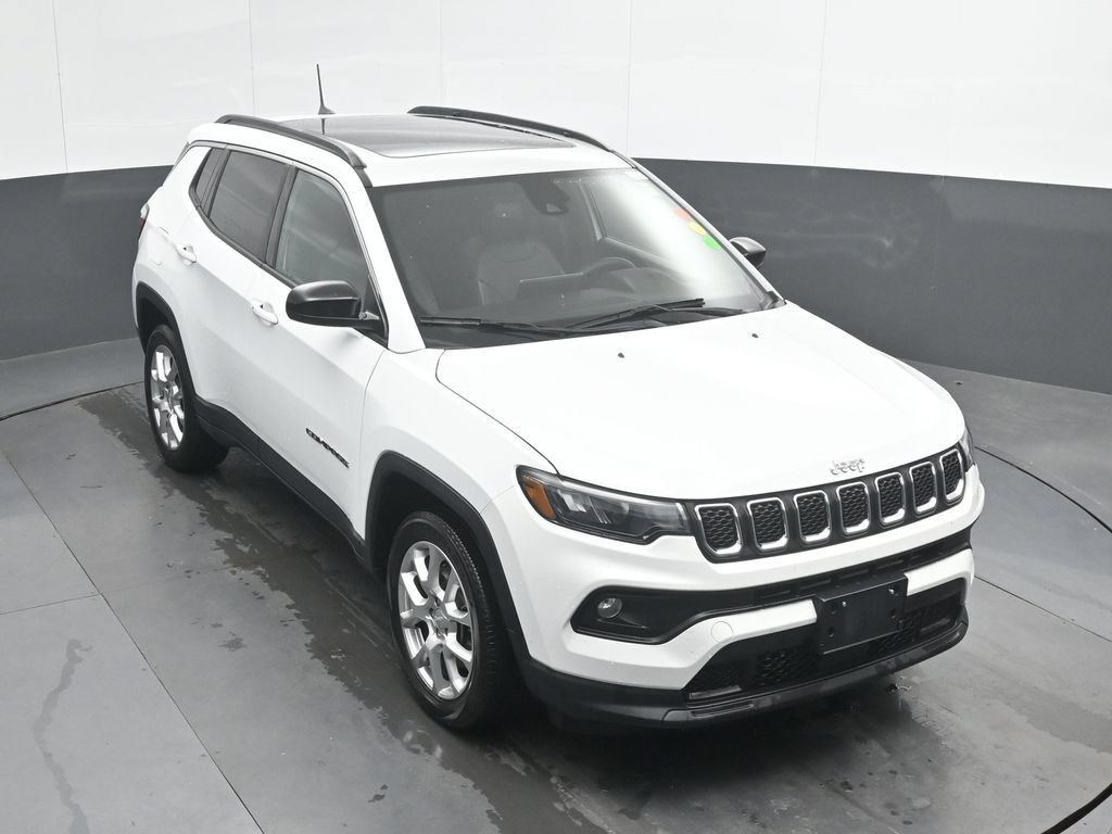 Used 2023 Jeep Compass Latitude w/ Sun and Sound Group AWD/4WD image 35