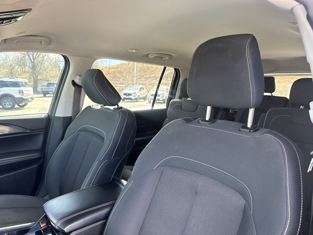 Used 2023 Jeep Grand Cherokee L Laredo image 13