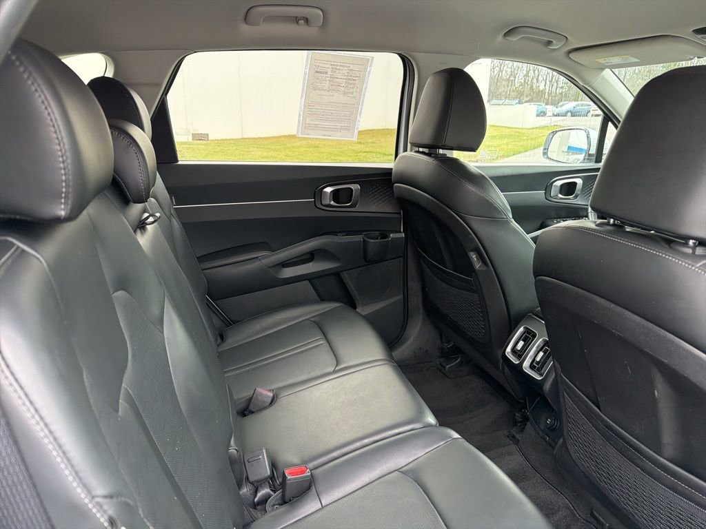Used 2024 Kia Sorento S image 12