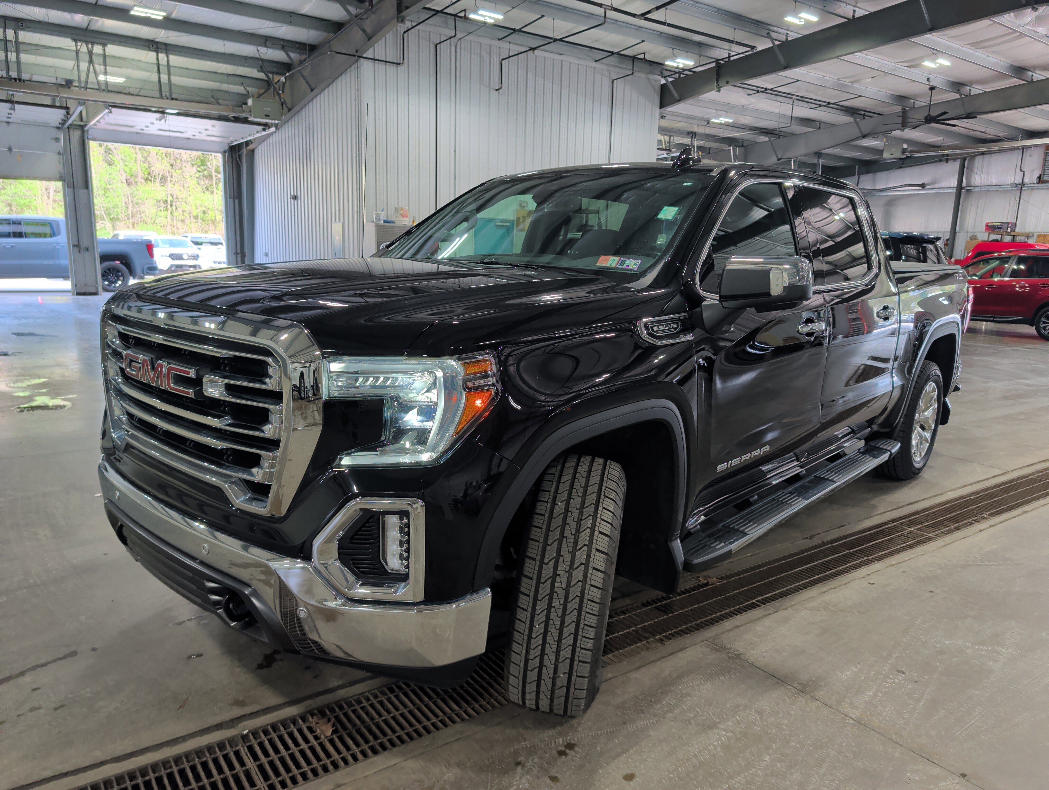 Used 2020 GMC Sierra 1500 SLT w/ SLT Premium Plus Package AWD/4WD image 6