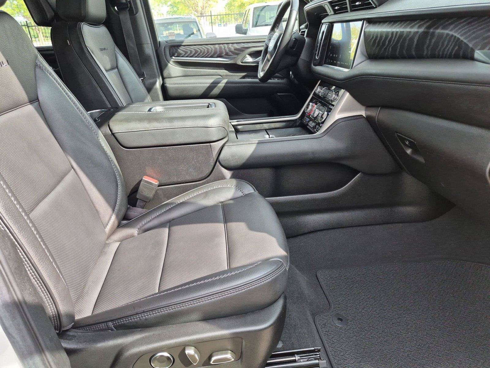 Used 2022 GMC Yukon Denali w/ Denali Ultimate Package AWD/4WD image 29