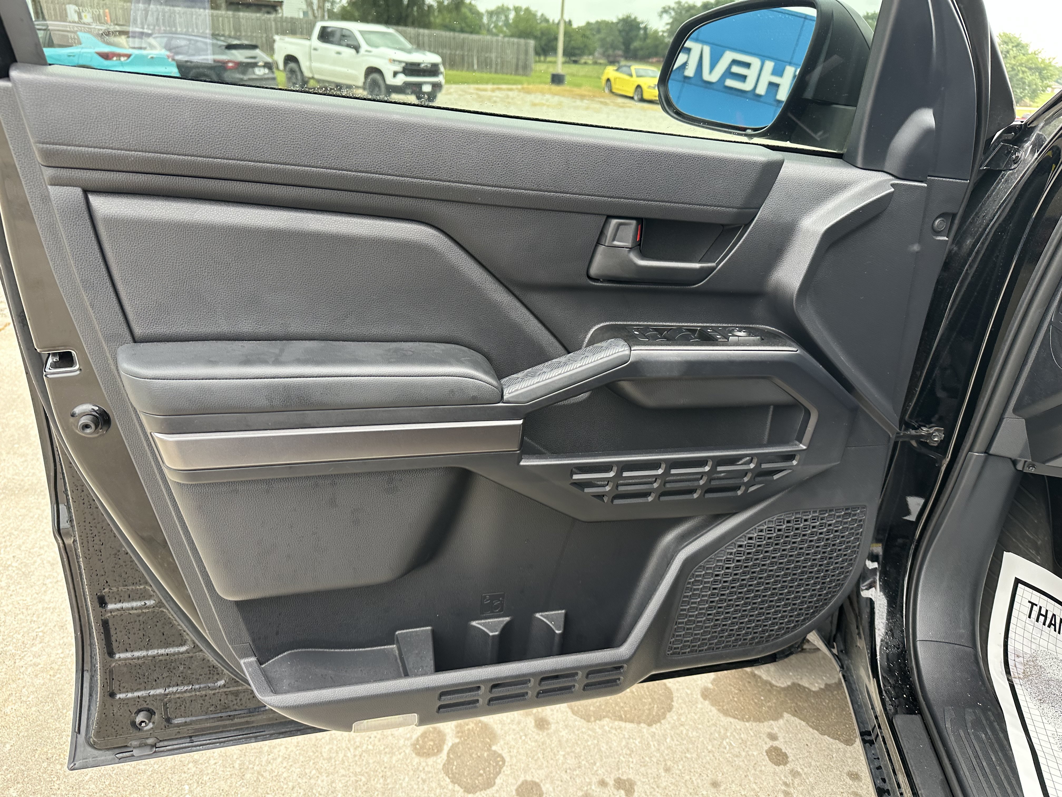 Used 2025 Toyota 4Runner SR5 AWD/4WD image 12