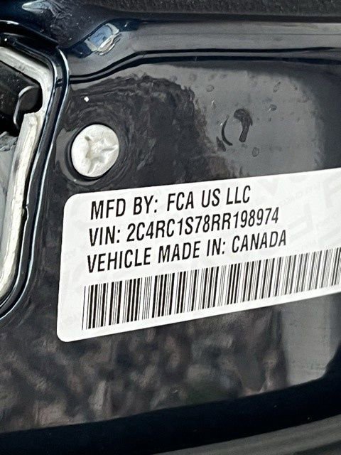Certified 2024 Chrysler Pacifica Limited image 37