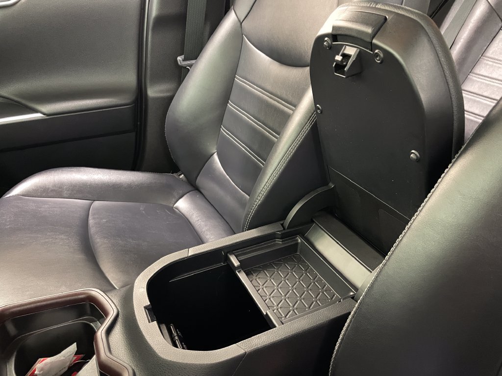 Used 2019 Toyota RAV4 Limited w/ Carpet Mat Package AWD/4WD image 31