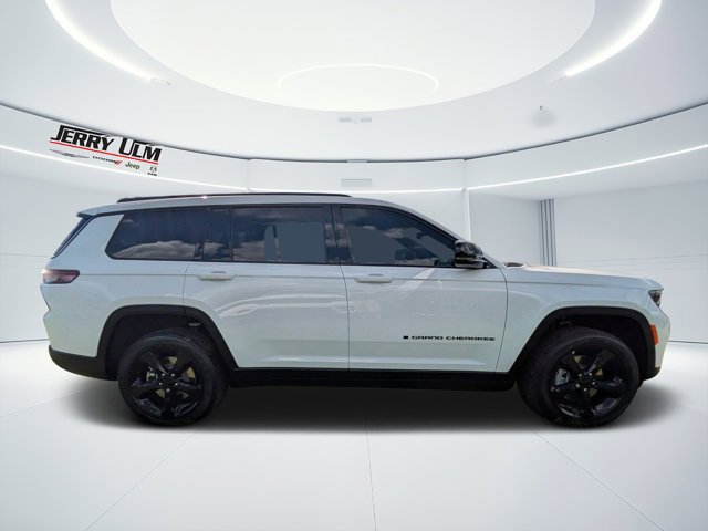 New 2025 Jeep Grand Cherokee L Laredo image 2