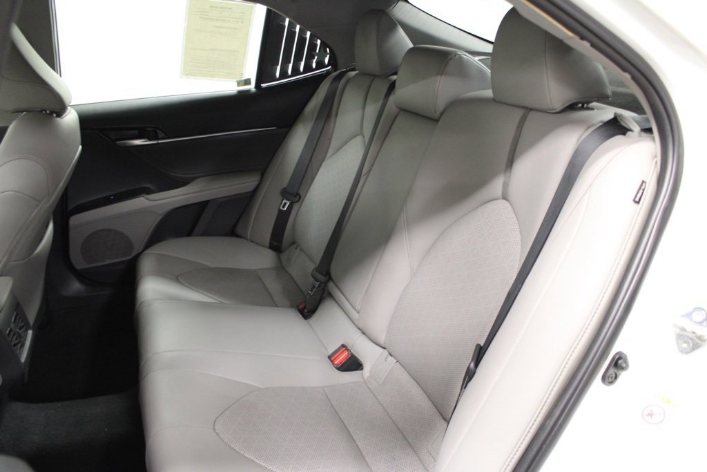 Used 2018 Toyota Camry XSE image 31