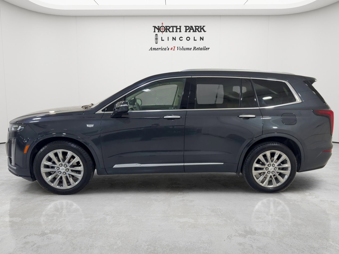 Used 2023 Cadillac XT6 Premium Luxury FWD image 8