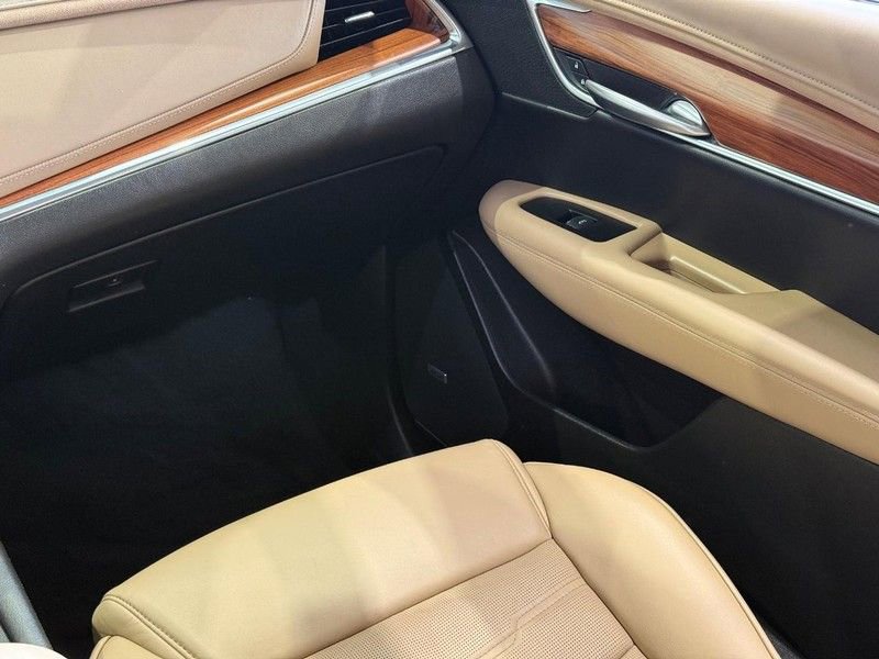 Used 2019 Cadillac XT5 Platinum w/ Trailering Package AWD/4WD image 14