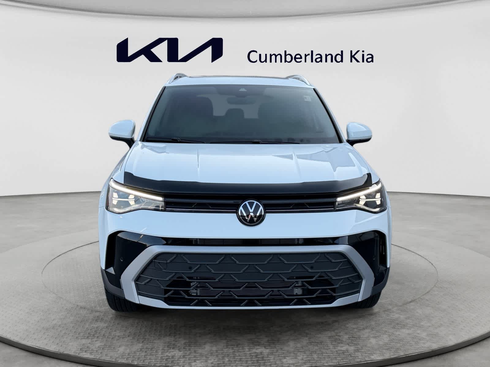 Used 2025 Volkswagen Taos SE w/ Panoramic Sunroof Package AWD/4WD image 8
