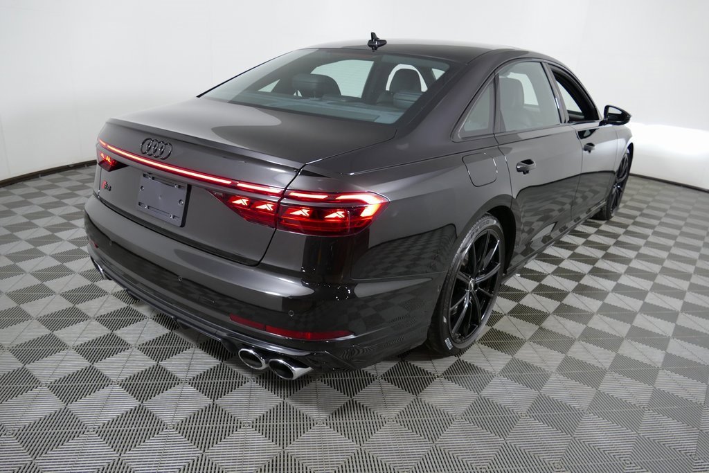 Used 2022 Audi S8 image 3