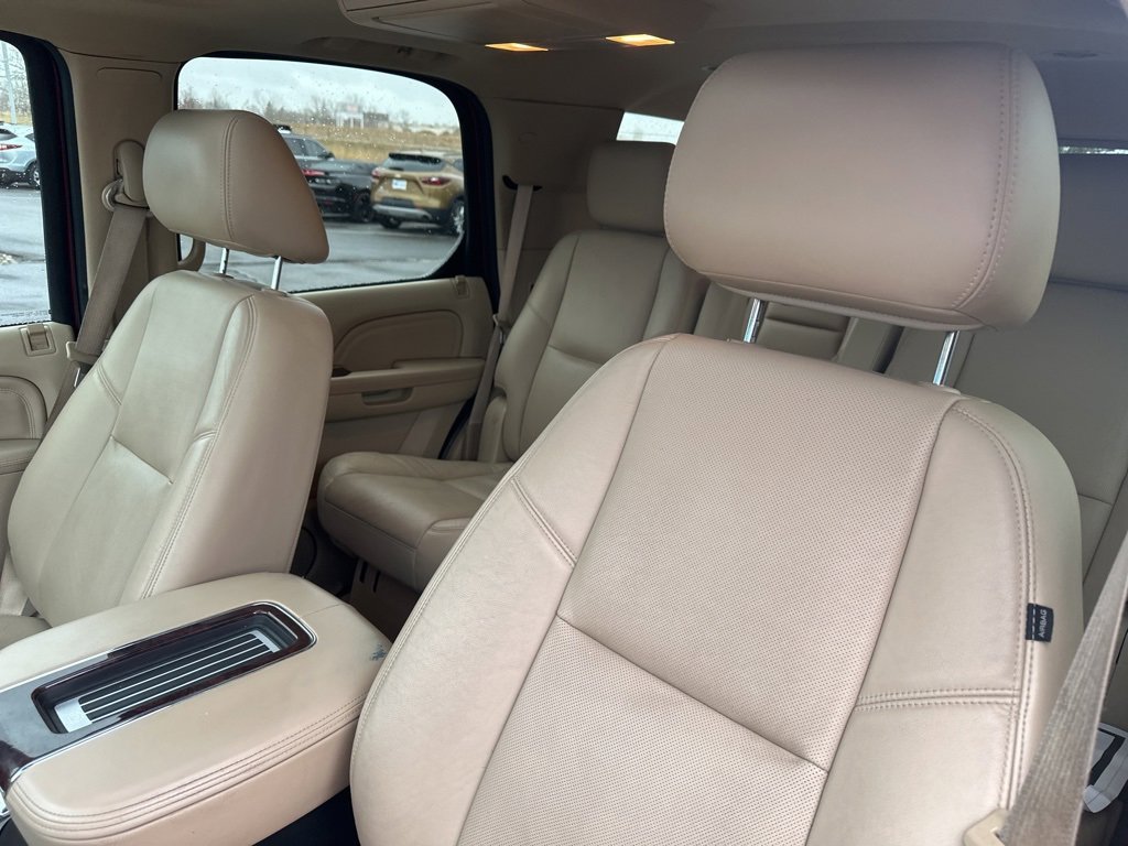 Used 2012 Cadillac Escalade Premium image 17