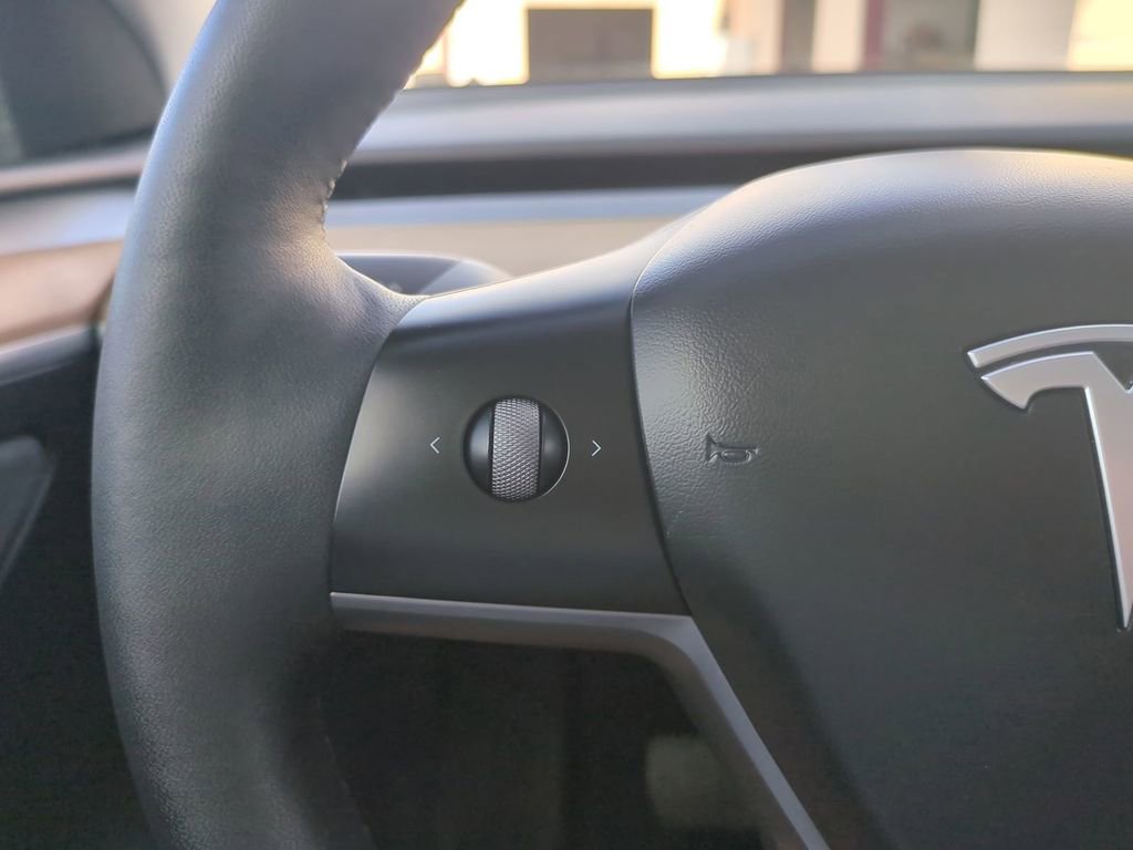 Used 2024 Tesla Model Y Long Range AWD/4WD image 31