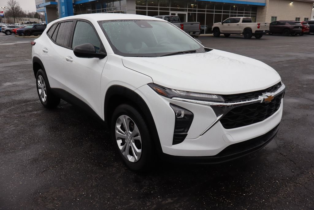 Used 2024 Chevrolet Trax LS image 2