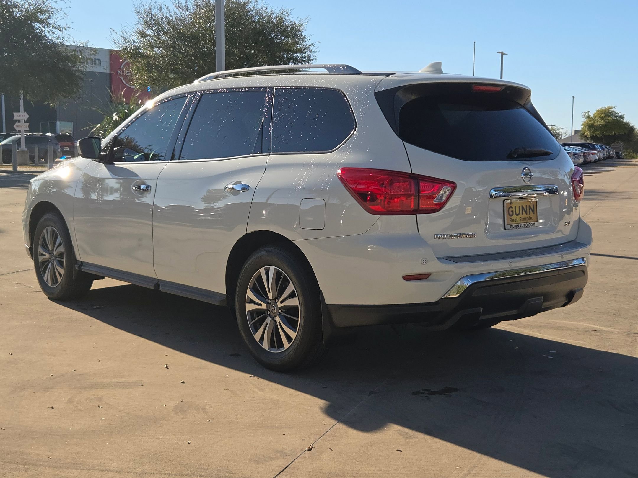 Used 2020 Nissan Pathfinder SV image 5