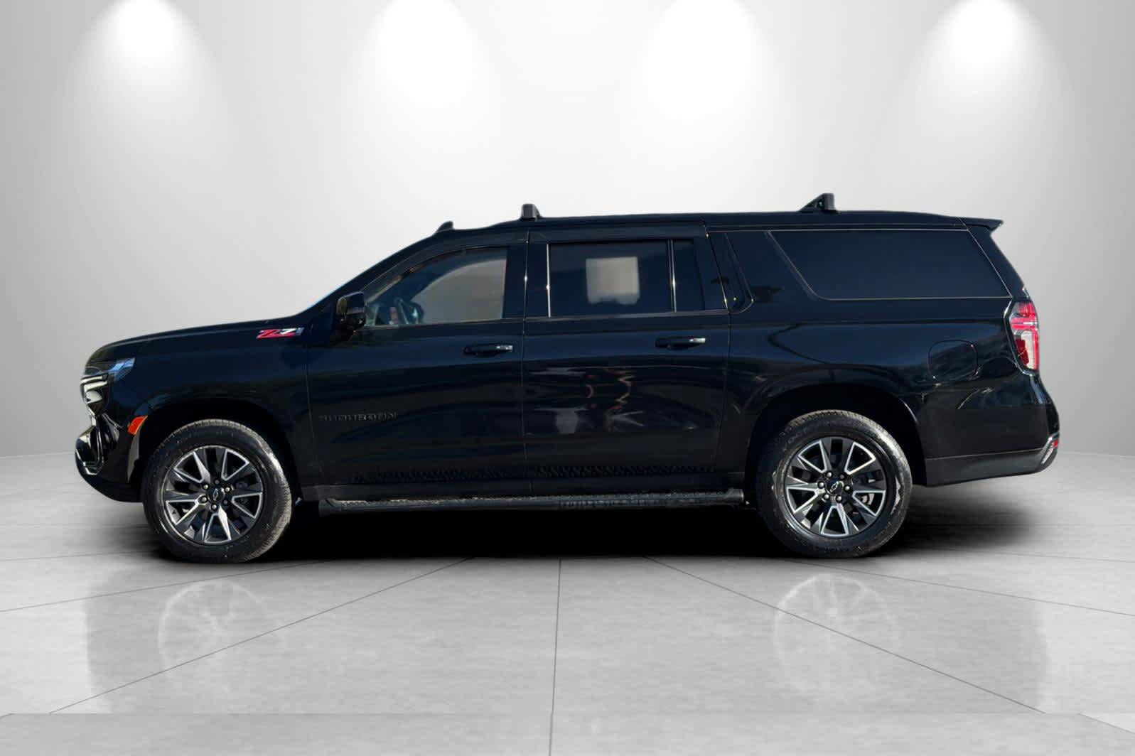 Used 2021 Chevrolet Suburban Z71 w/ Z71 Signature Package AWD/4WD image 5