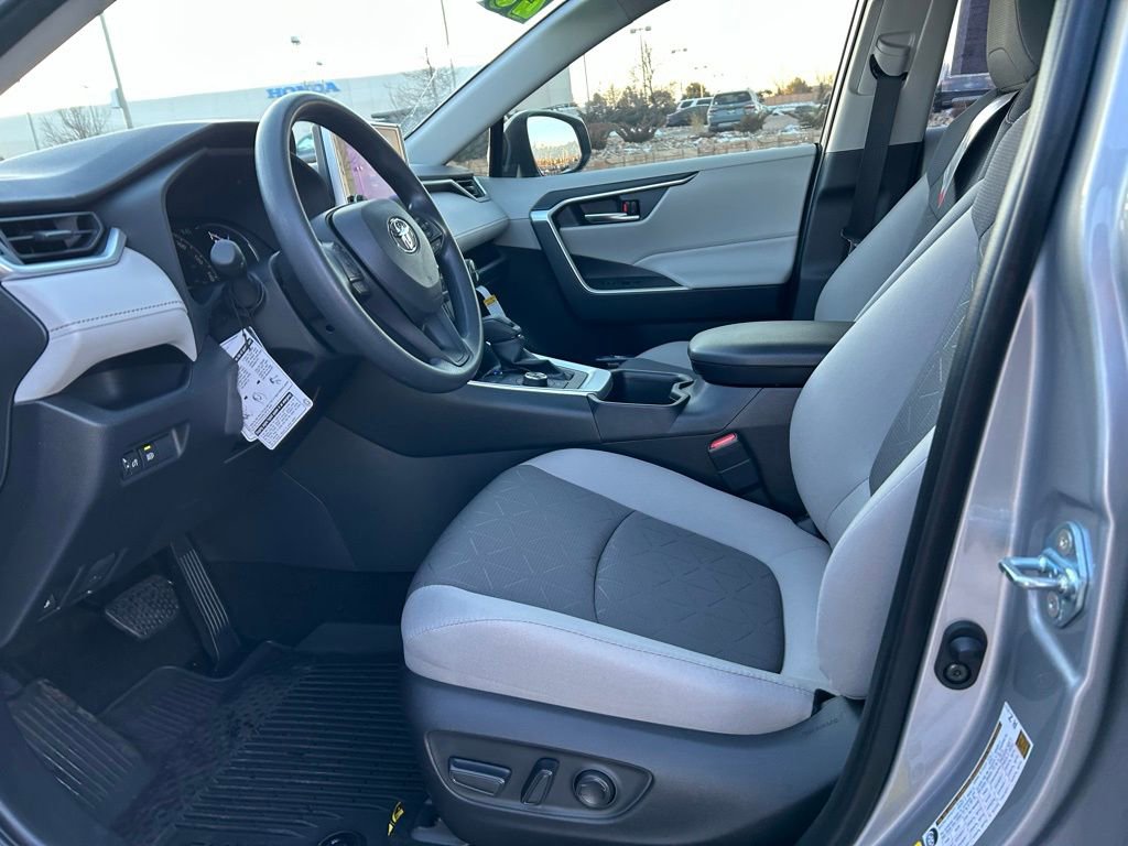 Used 2025 Toyota RAV4 XLE image 43