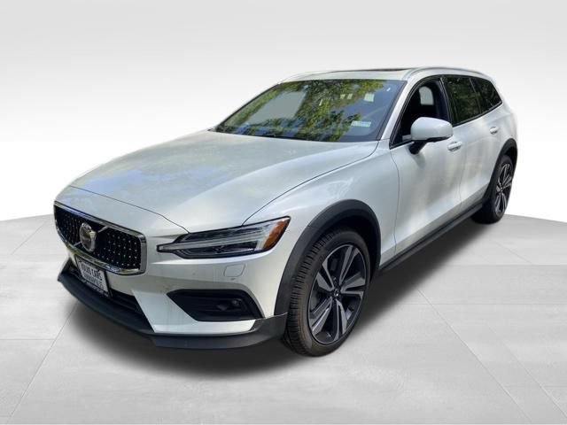 New 2026 Volvo V60 B5 Cross Country Plus w/ Protection Package Premier AWD/4WD image 3