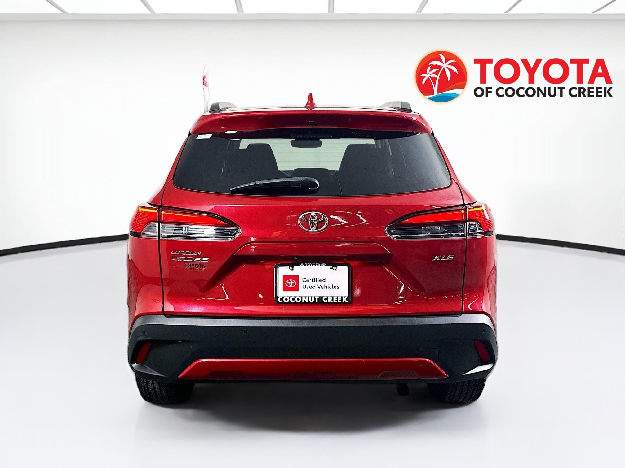 Used 2023 Toyota Corolla Cross XLE w/ Convenience Package FWD image 4