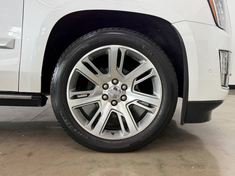 Used 2020 Cadillac Escalade Premium Luxury AWD/4WD image 10